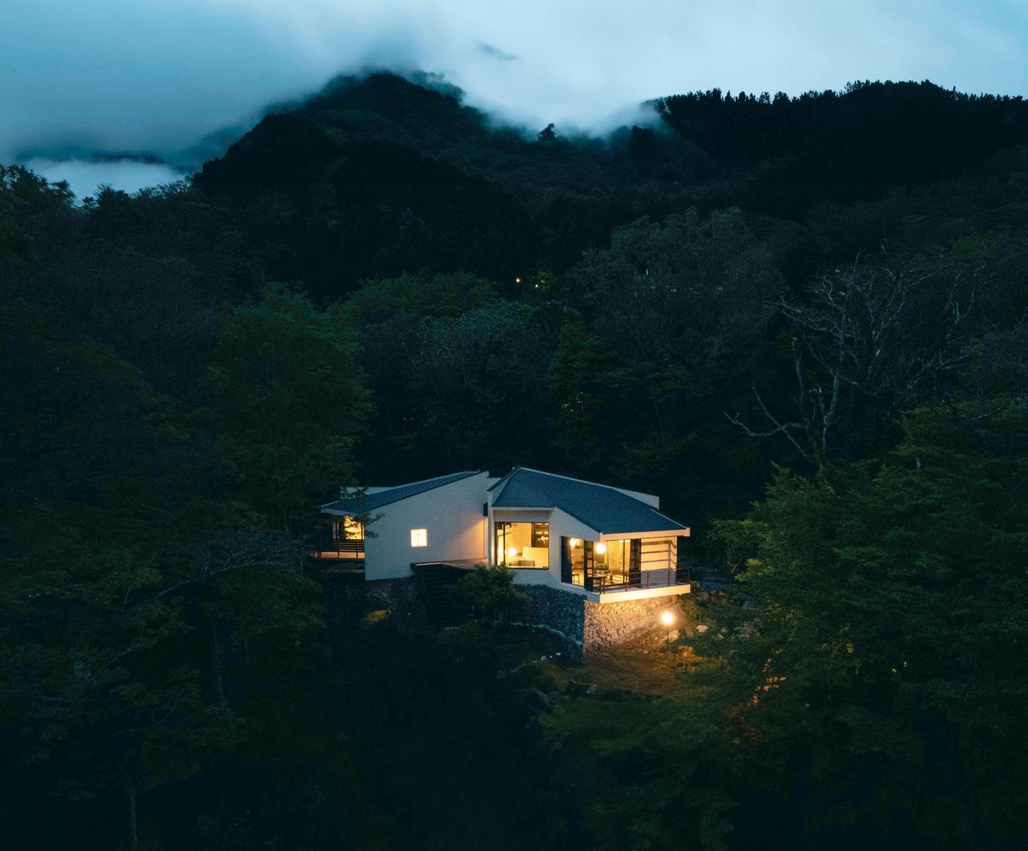 Вилла Aknot Hakone 大涌谷を望むモダニズム建築 東京から90分 Экстерьер фото